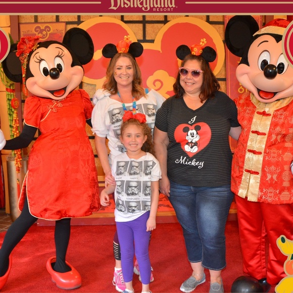 A FAMILY THAT DISNEY'S TOGETHER STAYS TOGETHER - Picture 6 of 9